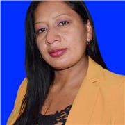 Docente en pedagogia imparto clases a niños de primaria